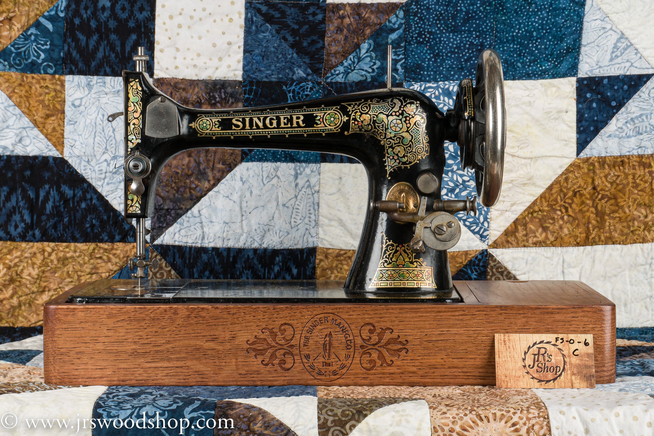 Vintage Singer Sewing Machine W/ Wood Case